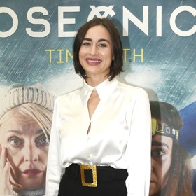 Narozdíl od většiny ostatních dam zvolila moderátorka na premiéru model s kalhotami.