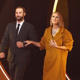Céline Dion se na předávání cen Grammy objevila poprvé po třech měsících na veřejnosti. Na jeviště ji doprovodil syn René-Charles Angélil.