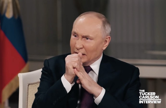 FOTO: Vladimir Putin ve dvouhodinovém rozhovoru s Tuckerem Carlsonem. – stránka 206