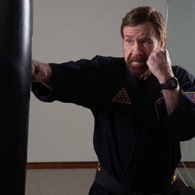 Chuck Norris se věnoval profesionálně bojovým sportům.