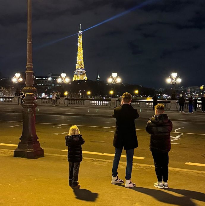 FOTO: Agáta Hanychová na dovolené v Paříži zažila významný okamžik se svou dcerou Miou. Té vypadl první mléčný zub. – stránka 368