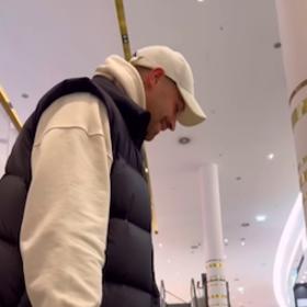 Natálie Kočendová se na Instagramu dokonce pochlubila tím, že Adam s ní absolvuje i "vyčerpávající" nákupy v obchodním centru. 