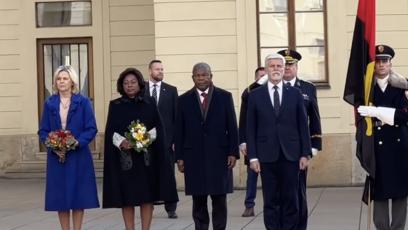 FOTO: Eva Pavlová v modrém kabátku.