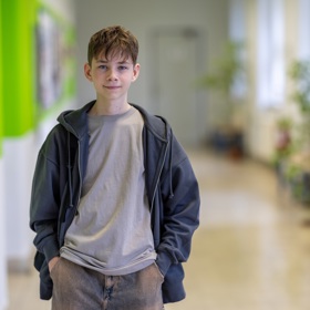 Erik se kvůli tomu rád dostává do různých potíží. A Soňa, která jinak všechno hned řeší a zveličuje, Erikovo chování přehlíží nebo omlouvá...