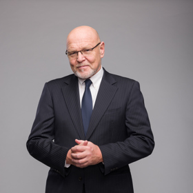 Roli táty Jirky Hermana si zahrál Marek Vašut, který se v seriálu Ulice objevuje poprvé.