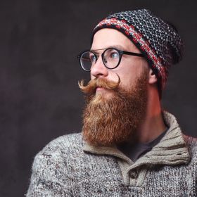 Milovníci zarostlých tváří inklinují v současnosti k co možná nejkreativnějším tvarům a samozřejmě i adekvátní dokonalé péči.