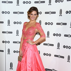 V roce 2015 navštívila Andrea Verešová také Ples v Opeře, do které oblékla výraznou růžovou róbu z dílny své oblíbené návrhářky Jany Pištejové.