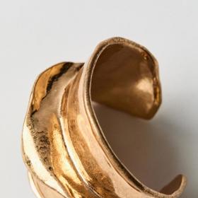 Masivní manžetový náramek s vrásněným povrchem, Zara, 499 Kč