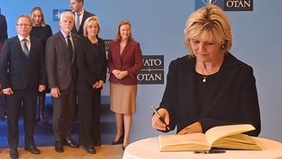 FOTO: Eva Pavlová v celo-černém outfitu..