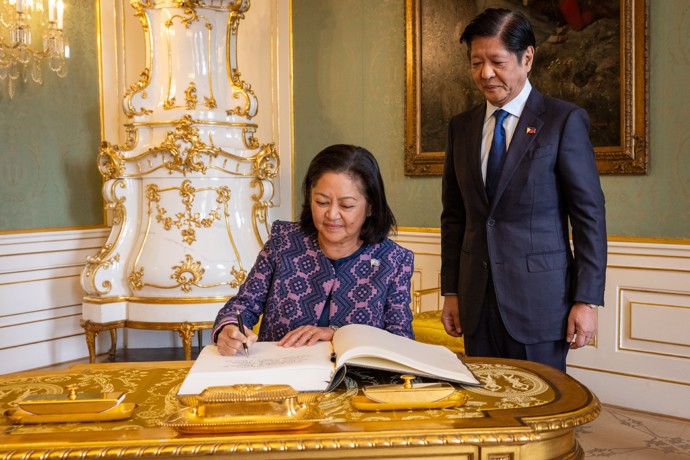 FOTO: Filipínský prezident se svou chotí. – stránka 1973