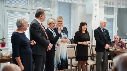 FOTO: Eva Pavlová měla slušivý komplet a šátek.