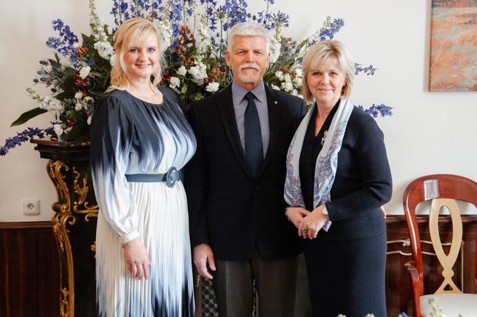 FOTO: Eva Pavlová a Petr Pavel během návštěvy Středočeského kraje. – stránka 2079