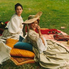 Annette Bening ve filmu Valmont z roku 1981.