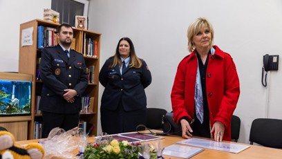 FOTO: První dáma Eva Pavlová s červeným kabátkem.