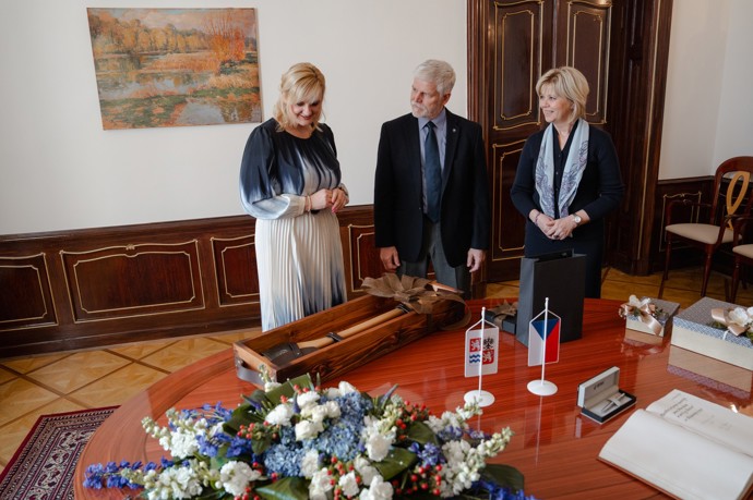 FOTO: Prezidentský pár. – stránka 2078