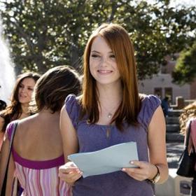 V komedii Domácí mazlíček z roku 2008 Emma Stone lehce zesvětlila vlasy.