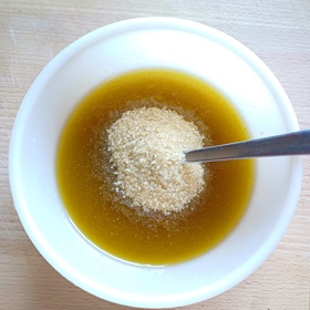 Pokud je peeling příliš řídký, přidejte pevnou složku.