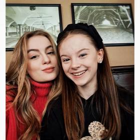 Michaela Pecháčková se svou mladší sestrou Nikolou, která chce být také herečkou.