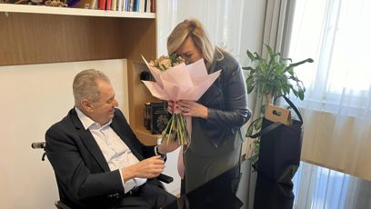 FOTO: Alena dostala pugét.