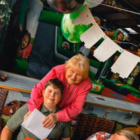 Nechyběla Quentinova milovaná prababička.