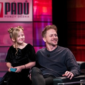 Josefína už s Tomášem Klusem navštívila i talkshow 7 pádů Honzy Dědka.