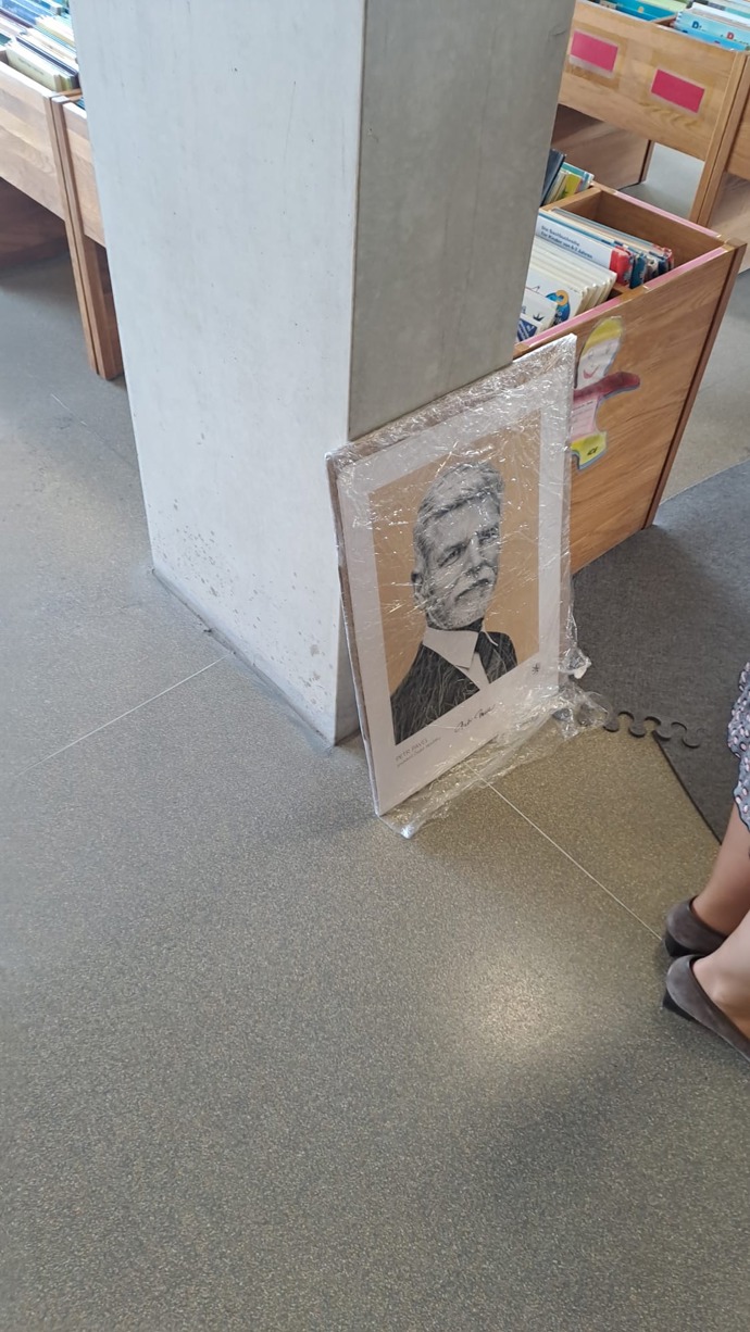 FOTO: Jeho podobizna nesmí chybět. – stránka 2147