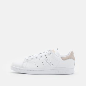 Ikona a naprosta stylová klasika. Adidas Stan Smith, 2 790 Kč