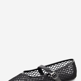 Minimalistické baleríny s páskem najdete také v CCC od značky jenny Fairy. (849 Kč)