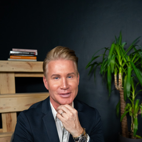 Robert Paulat říká, že se inspiroval návštěvou u zpěváka Eltona Johna.