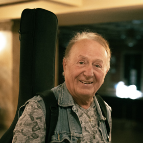 Dokument Django sleduje úspěchy i pády mimořádného hudebníka.