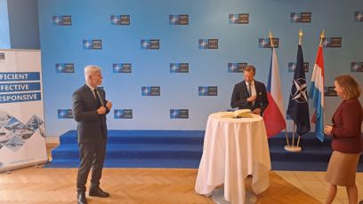 FOTO: Petr Pavel opět v perfektně padnoucím obleku.
