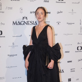 Denisa Barešová letos vynesla velmi střídmý outfit a nenápadné líčení.