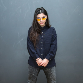 Věnuje se popu, jak sama říká, ale její image inklinuje k tvrdším hudebním žánrům.