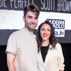 Marek Lambora si v muzikálu Beetlejuice zahraje se svou kolegyní ze Slunečné, s Evou Burešovou.