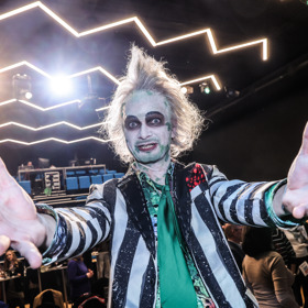 Beetlejuice Jan Sklenář si zvládne make-up sám udělat. Zabere mu to hodinu a půl.