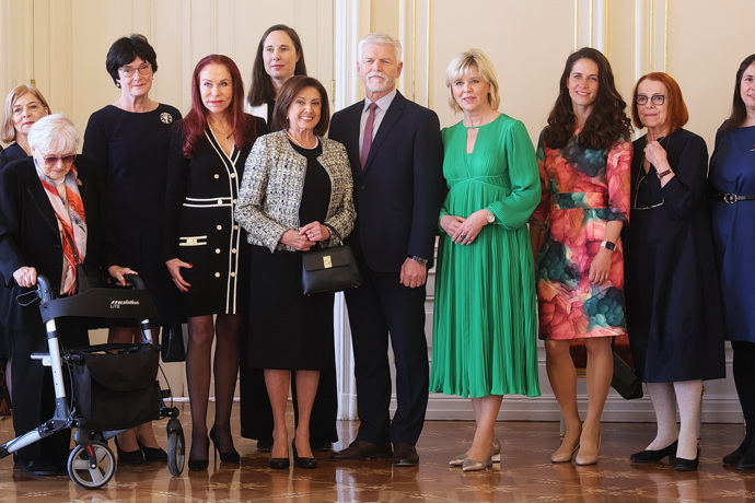 FOTO: Setkání prezidentského páru s VIP ženami. – stránka 2064