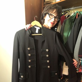 Petra Černocká se nezdráhala otevřít pořadu Vítejte! svoji skříň - tohle je sako, kterému říká Jackson.