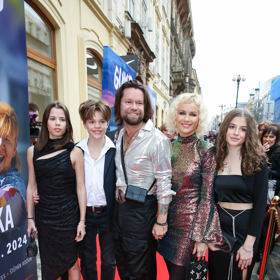 Richarda Krajča a Karin Babinskou doprovodily na červený koberec také tři jejich děti.