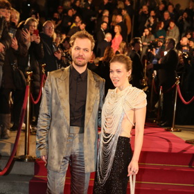 Agáta Kryštůfková v modelu od Jany Horejšové. Perlový model se šil herečce přímo na tělo. 