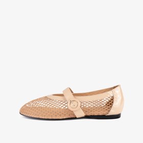 Takřka identické modely ale najdete dnes už najdete v běžných obchodech v mnoha provedeních. (L37, 3 699 Kč)