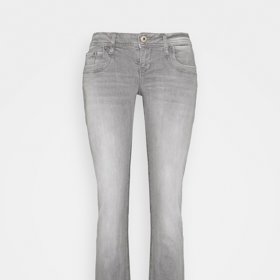 Bootcut střih s vyšisováním prodlužuje nohy. (LTB, 1 860 Kč)