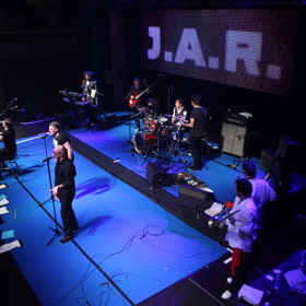 Michael Viktořík s uskupením J.A.R. Kapela byla symbolicky založena 17. listopadu 1989. 