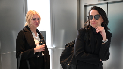 FOTO: Agáta Hanychová odcházela od soudu se svou právničkou.