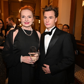 Bývalá tanečnice Marcela Karleszová se svým synem Oskarem Hesem na předávání cen Český lev.