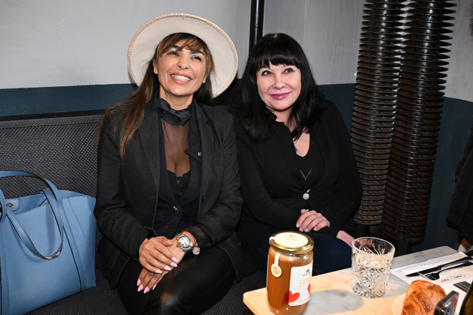 FOTO: Dagmar Patrasová a Anife Vyskočilová. – stránka 658