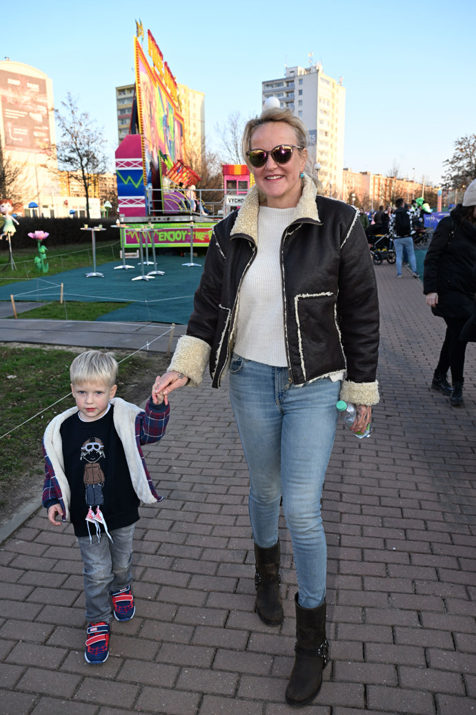 FOTO: Vendula Pizingerová se synem Josefem. – stránka 59