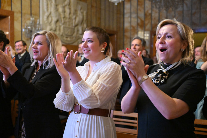 FOTO: Vystoupení sklidilo ovace vestoje. – stránka 399