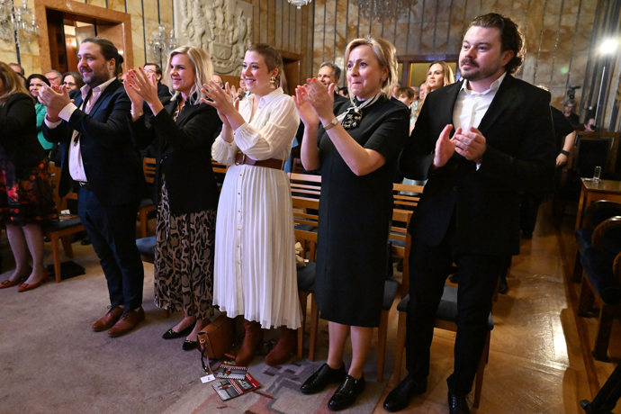 FOTO: Anička Slováčková byla dojatá. – stránka 398