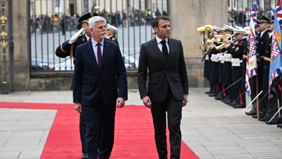 FOTO: Prezident Petr Pavel přijal na Hradě francouzského prezidenta Emmanuela Macrona.