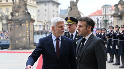 FOTO: Francouzský prezident Emmanuel Macron nepůsobil přátelsky.